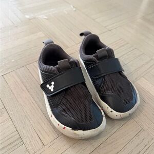 Vivobarefoot Primus Sport III Preschool size EU 24
165450-0925